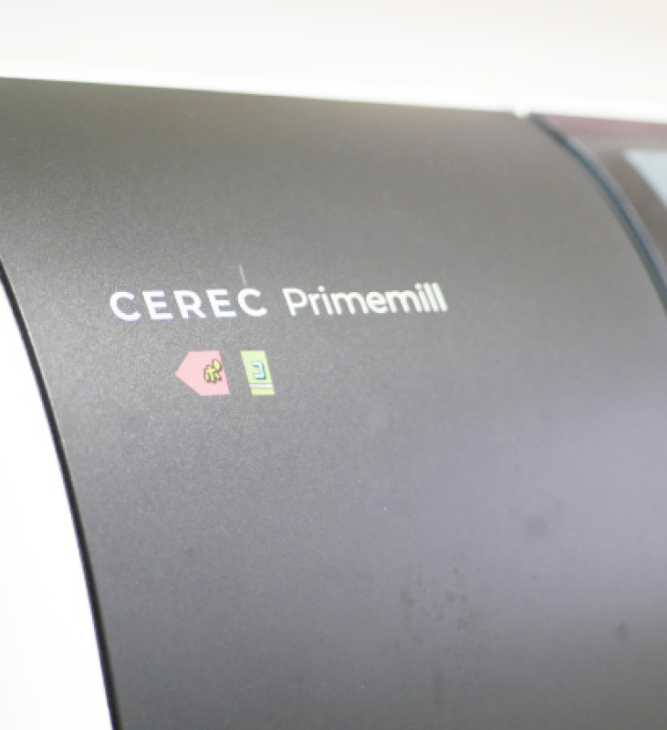 セラミック修復（CEREC AC）